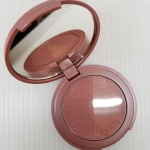 Amazonian clay12-hour blush